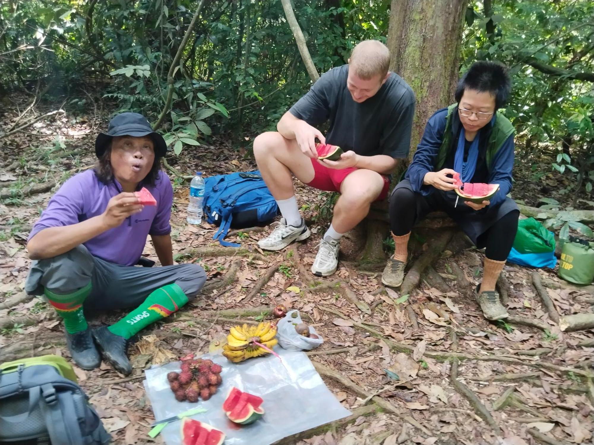 בוקיט לוואנג Jhony'S Backpacker-Guest House Only Stay Here Book Treking With Us מראה חיצוני תמונה