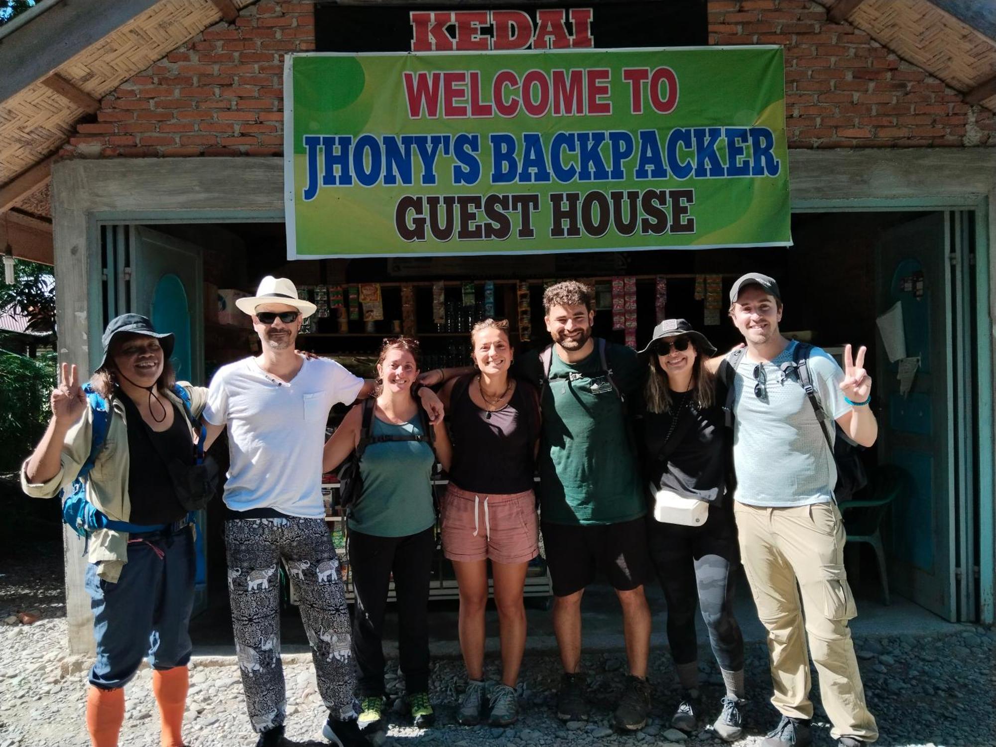 בוקיט לוואנג Jhony'S Backpacker-Guest House Only Stay Here Book Treking With Us מראה חיצוני תמונה