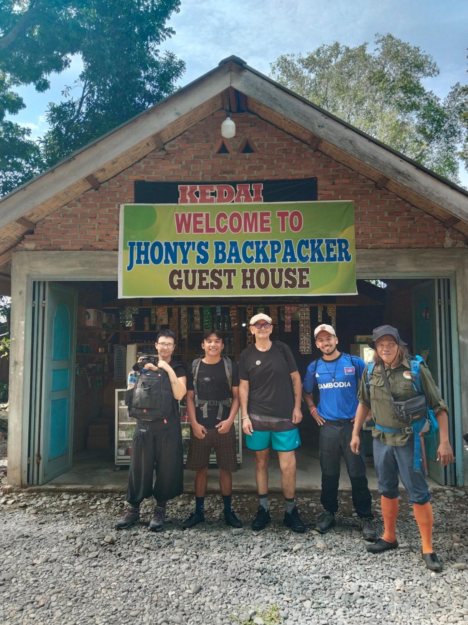 בוקיט לוואנג Jhony'S Backpacker-Guest House Only Stay Here Book Treking With Us מראה חיצוני תמונה