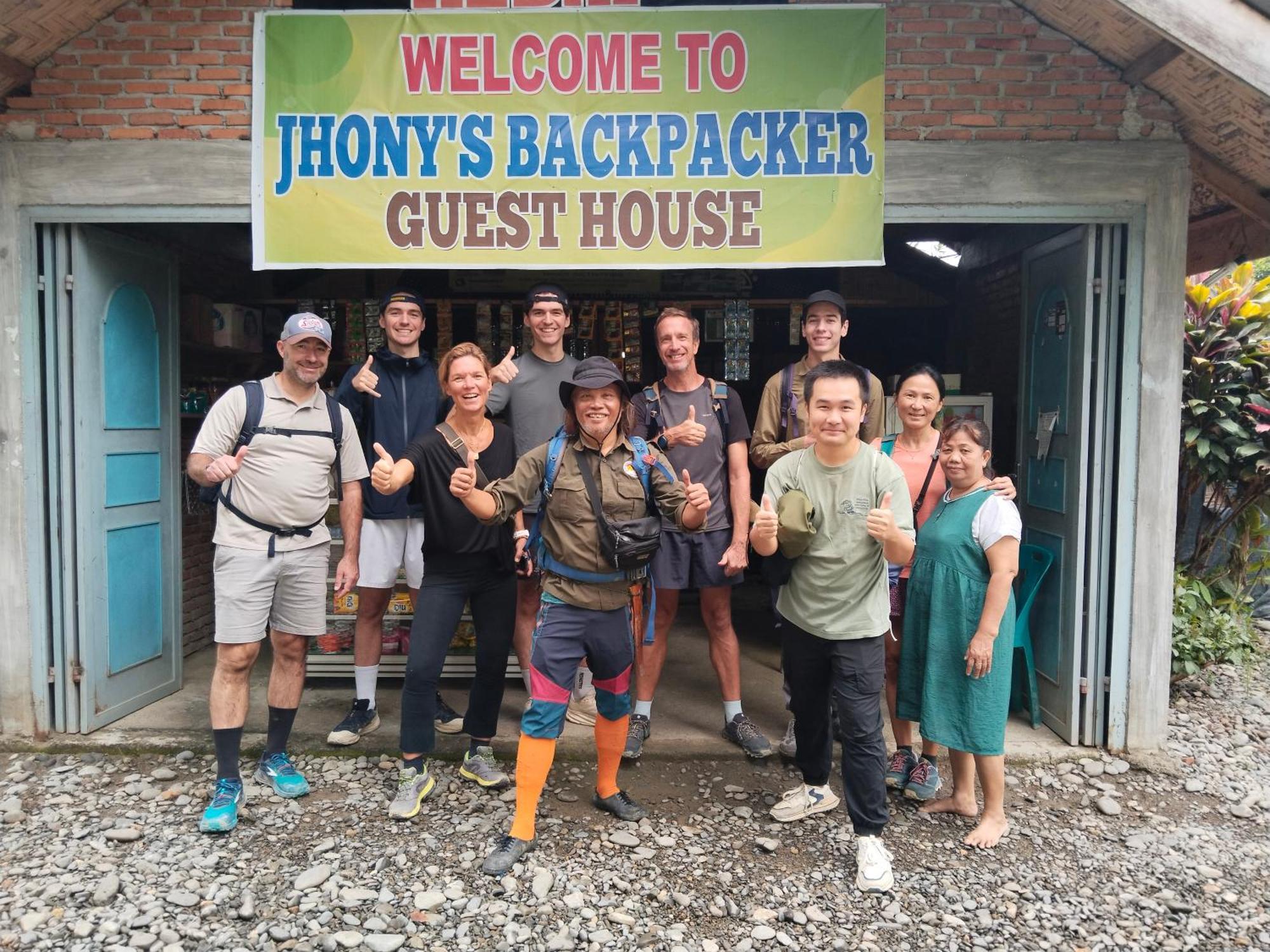 בוקיט לוואנג Jhony'S Backpacker-Guest House Only Stay Here Book Treking With Us מראה חיצוני תמונה