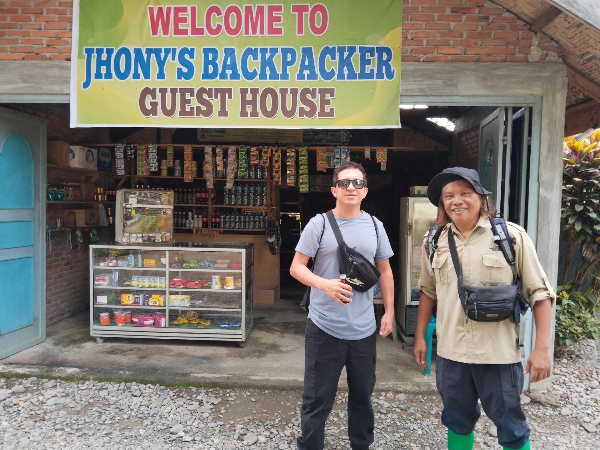 בוקיט לוואנג Jhony'S Backpacker-Guest House Only Stay Here Book Treking With Us מראה חיצוני תמונה