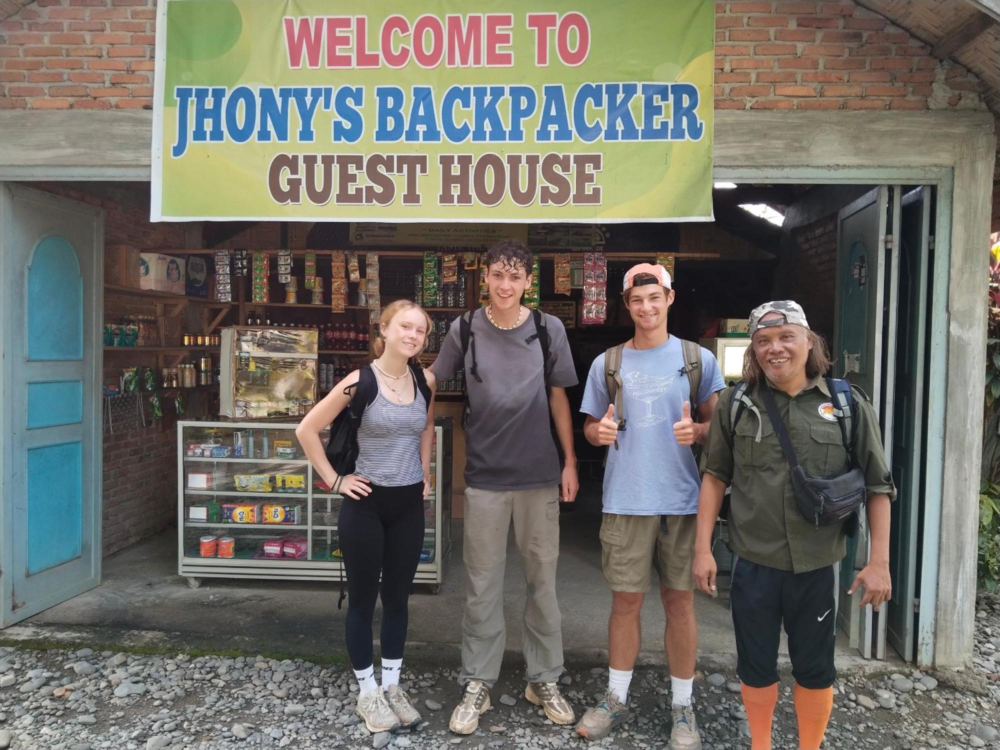 בוקיט לוואנג Jhony'S Backpacker-Guest House Only Stay Here Book Treking With Us מראה חיצוני תמונה