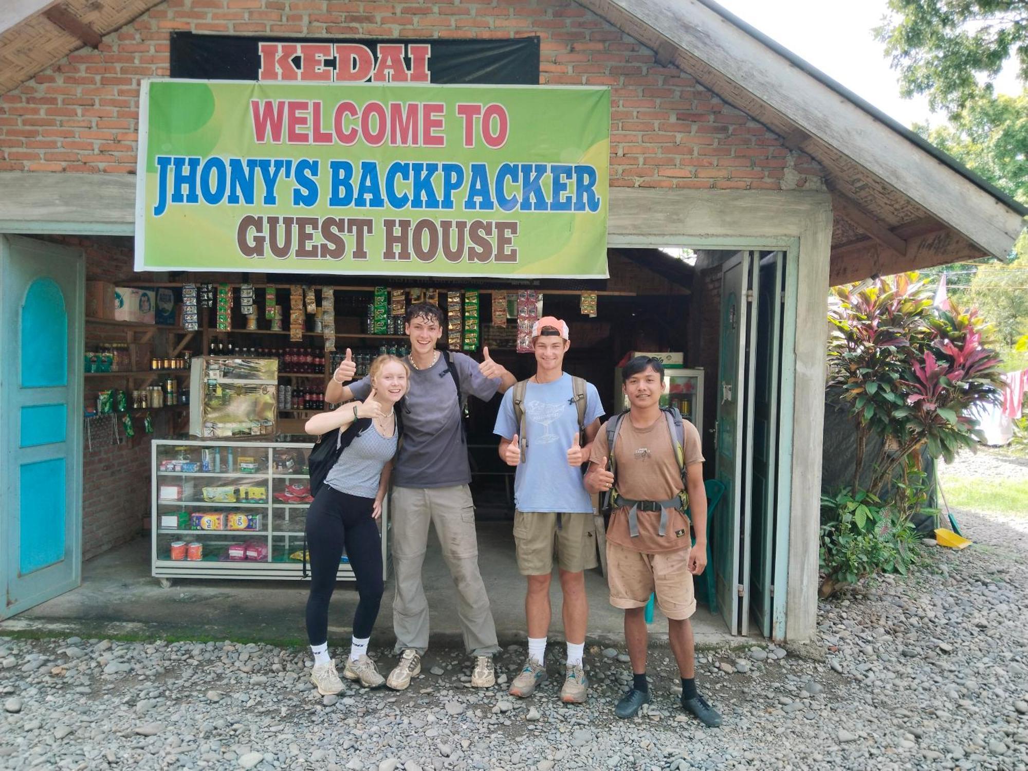 בוקיט לוואנג Jhony'S Backpacker-Guest House Only Stay Here Book Treking With Us מראה חיצוני תמונה
