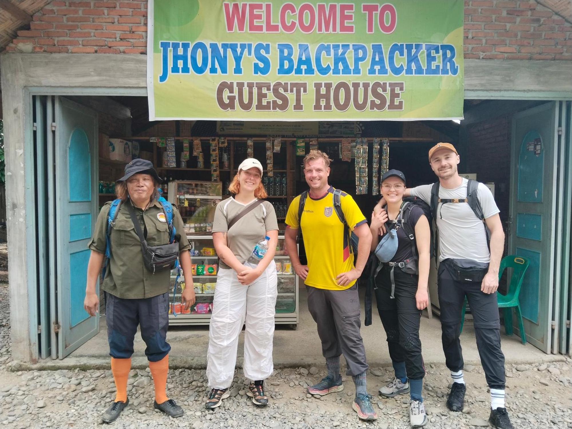 בוקיט לוואנג Jhony'S Backpacker-Guest House Only Stay Here Book Treking With Us מראה חיצוני תמונה