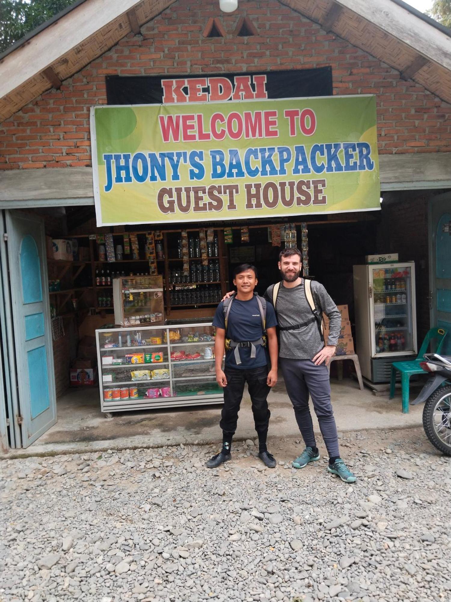 בוקיט לוואנג Jhony'S Backpacker-Guest House Only Stay Here Book Treking With Us מראה חיצוני תמונה