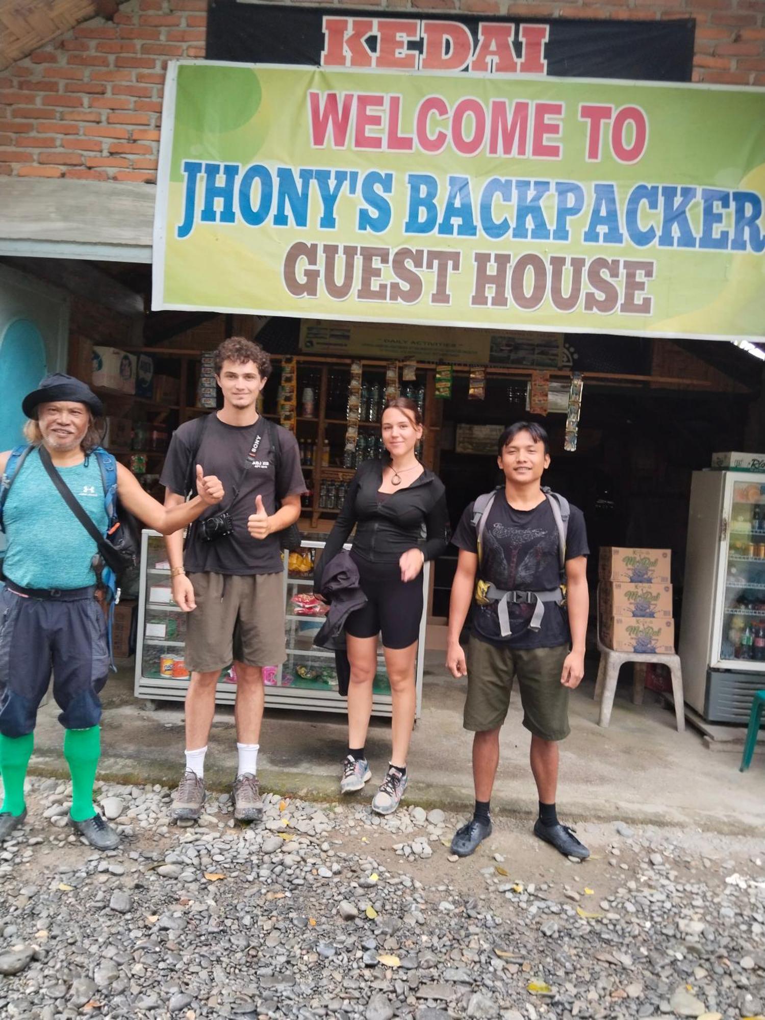 בוקיט לוואנג Jhony'S Backpacker-Guest House Only Stay Here Book Treking With Us מראה חיצוני תמונה