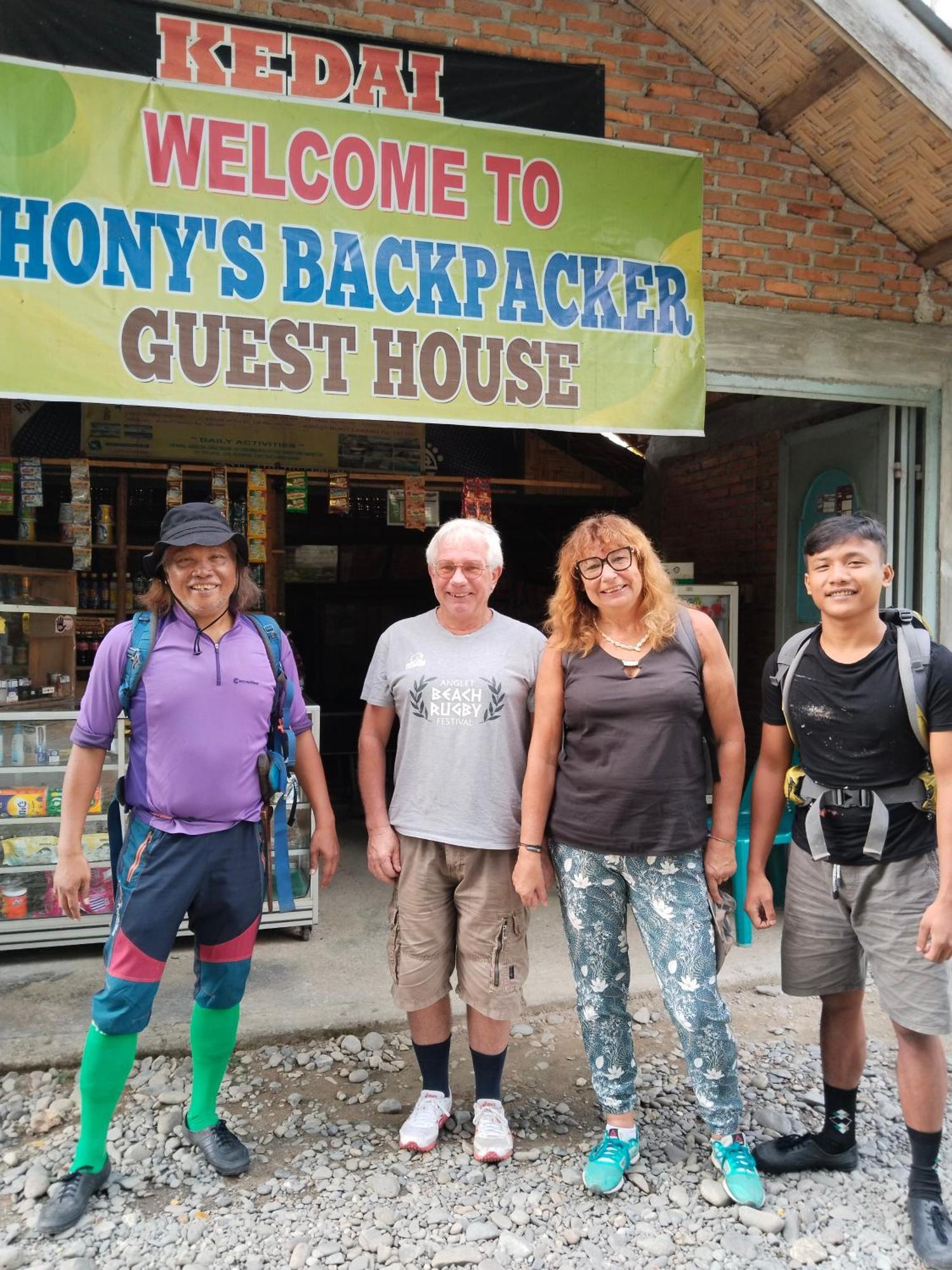 בוקיט לוואנג Jhony'S Backpacker-Guest House Only Stay Here Book Treking With Us מראה חיצוני תמונה