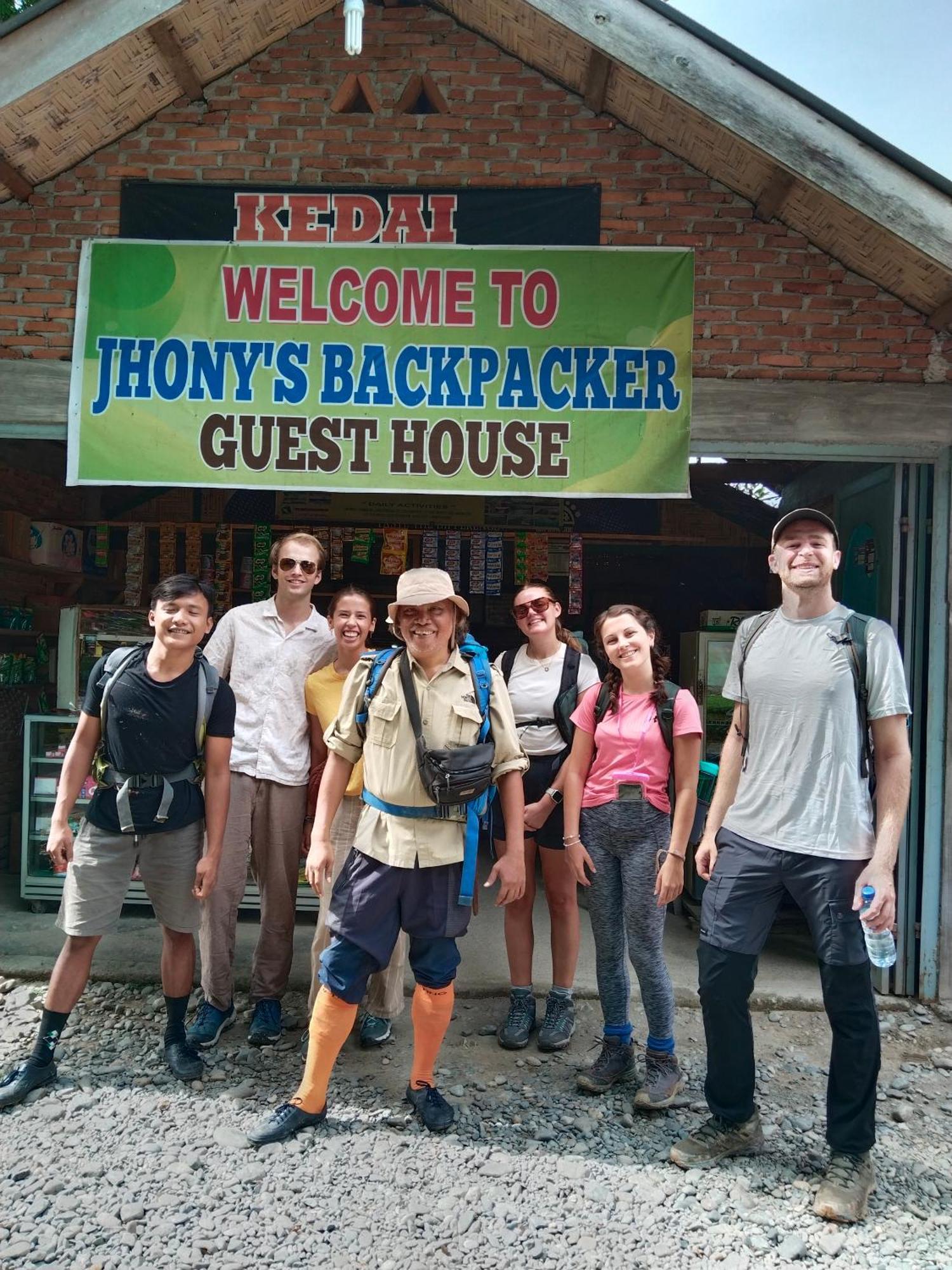 בוקיט לוואנג Jhony'S Backpacker-Guest House Only Stay Here Book Treking With Us מראה חיצוני תמונה