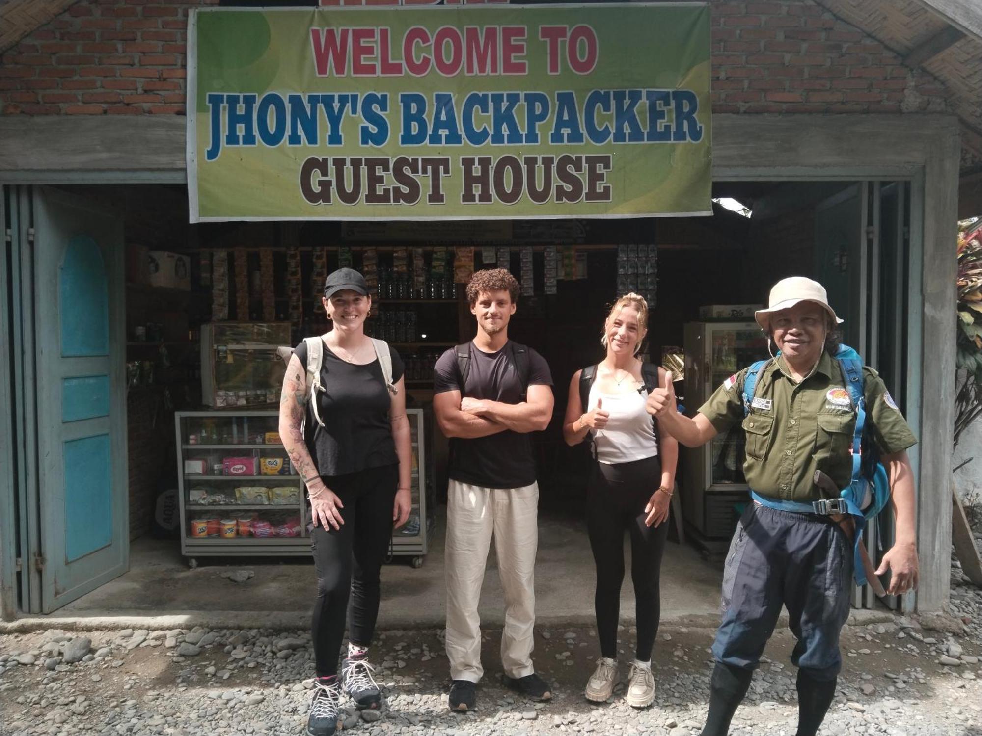 בוקיט לוואנג Jhony'S Backpacker-Guest House Only Stay Here Book Treking With Us מראה חיצוני תמונה
