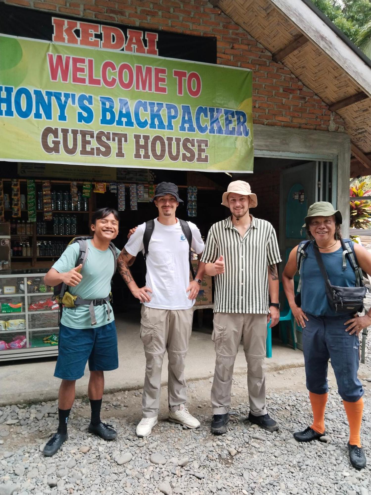 בוקיט לוואנג Jhony'S Backpacker-Guest House Only Stay Here Book Treking With Us מראה חיצוני תמונה