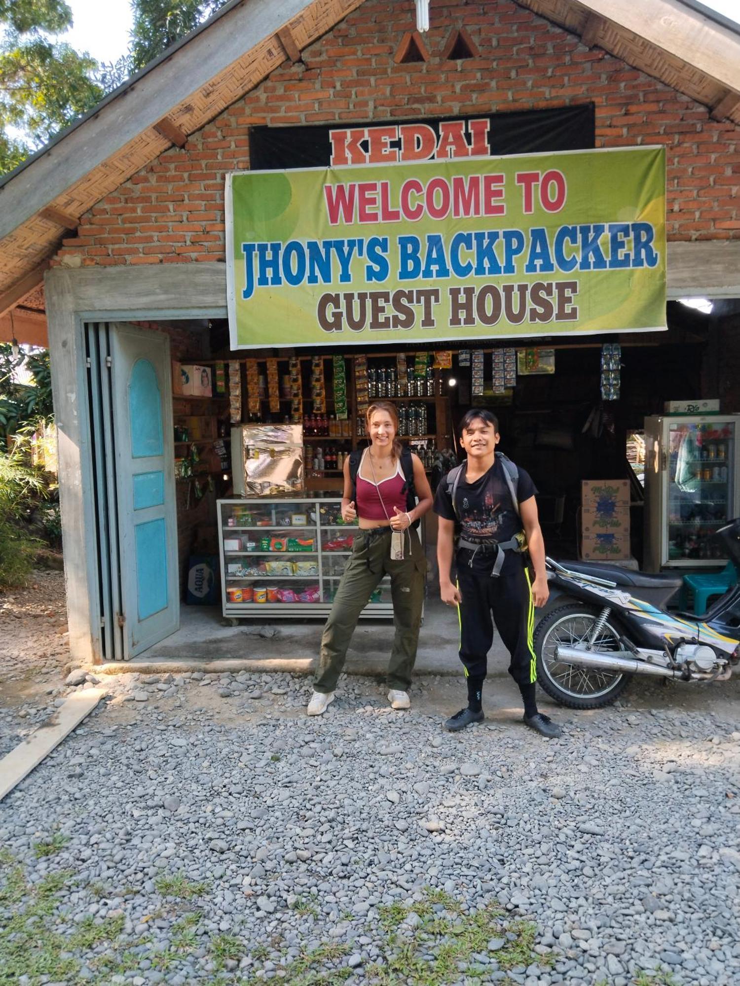 בוקיט לוואנג Jhony'S Backpacker-Guest House Only Stay Here Book Treking With Us מראה חיצוני תמונה